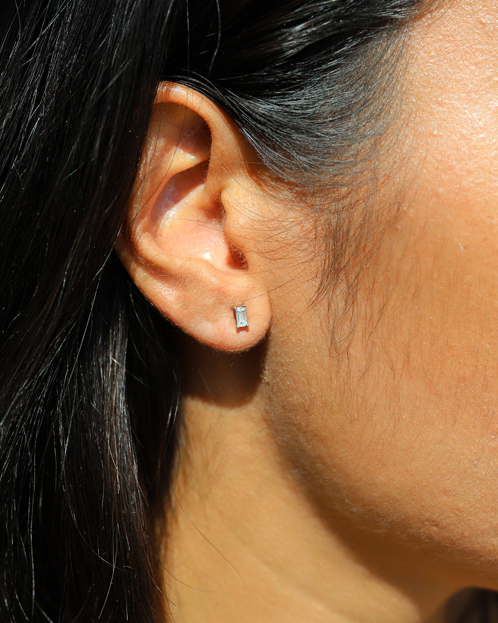 BAGUETTE STUDS.