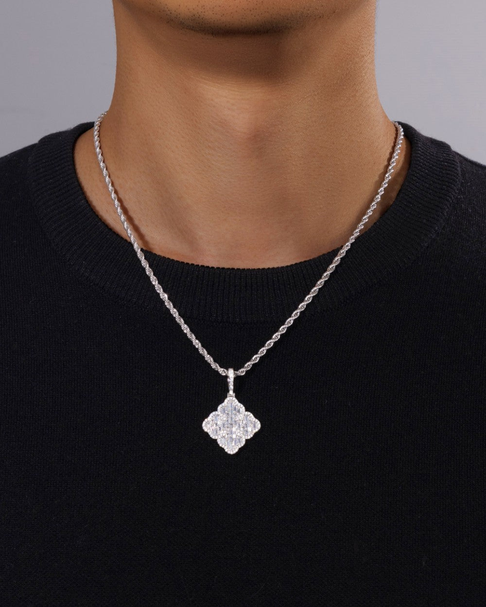 ICED CLOVER PENDANT.