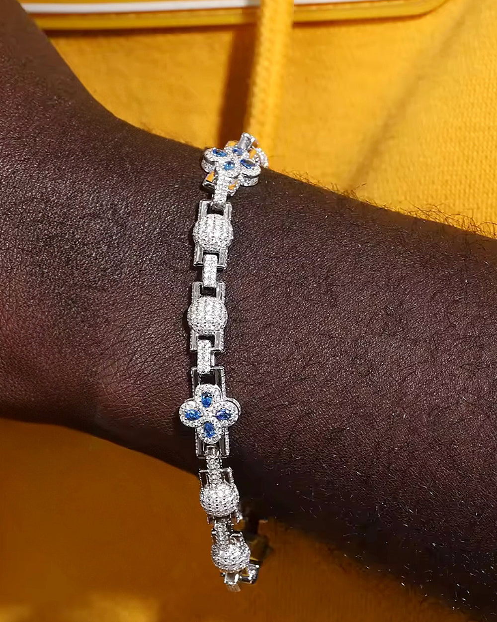 MOISSANITE BLUE CLOVER LINK BRACELET.
