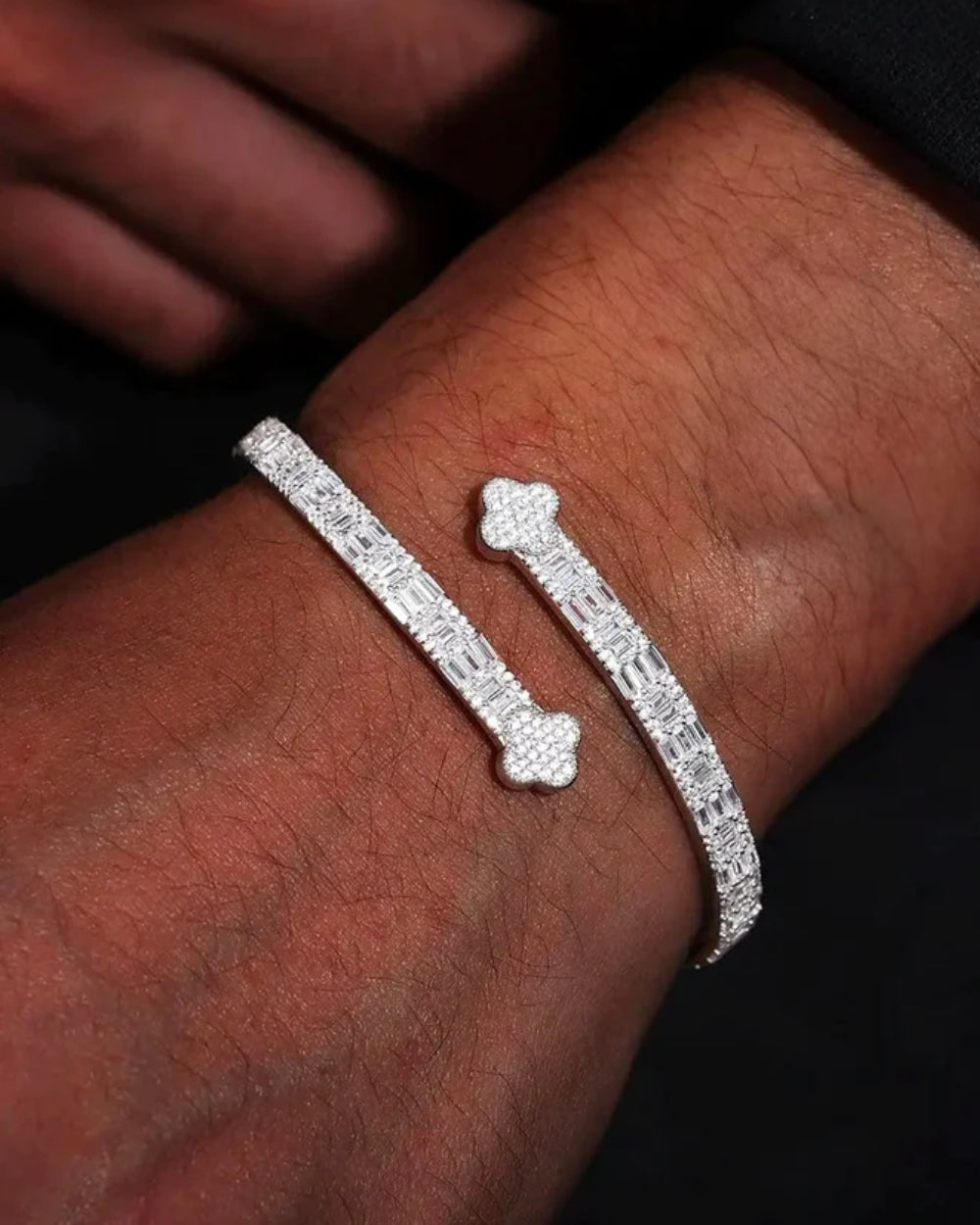 MOISSANITE CLOVER BANGLE.