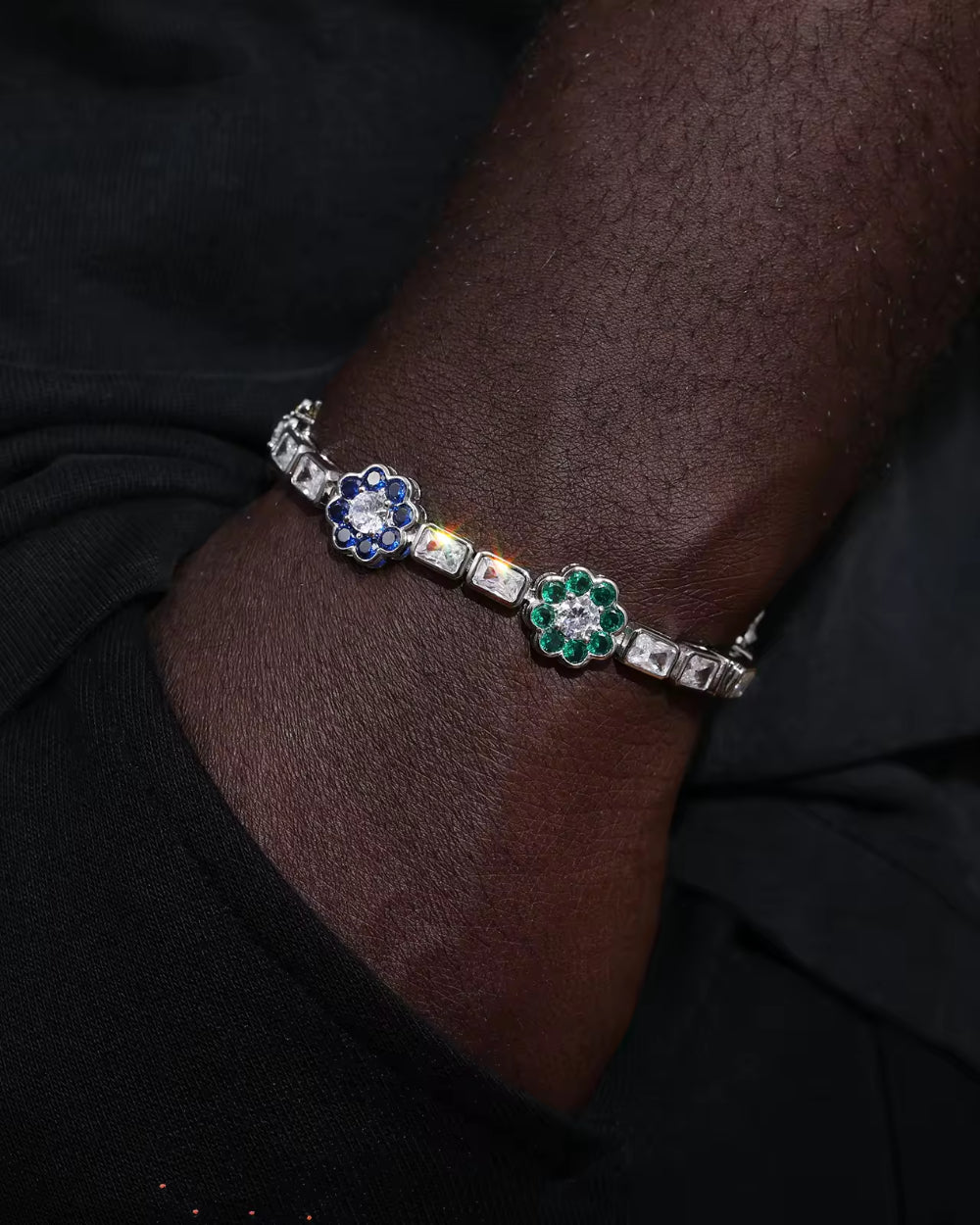 MOISSANITE FLOWER BAGUETTE BRACELET.