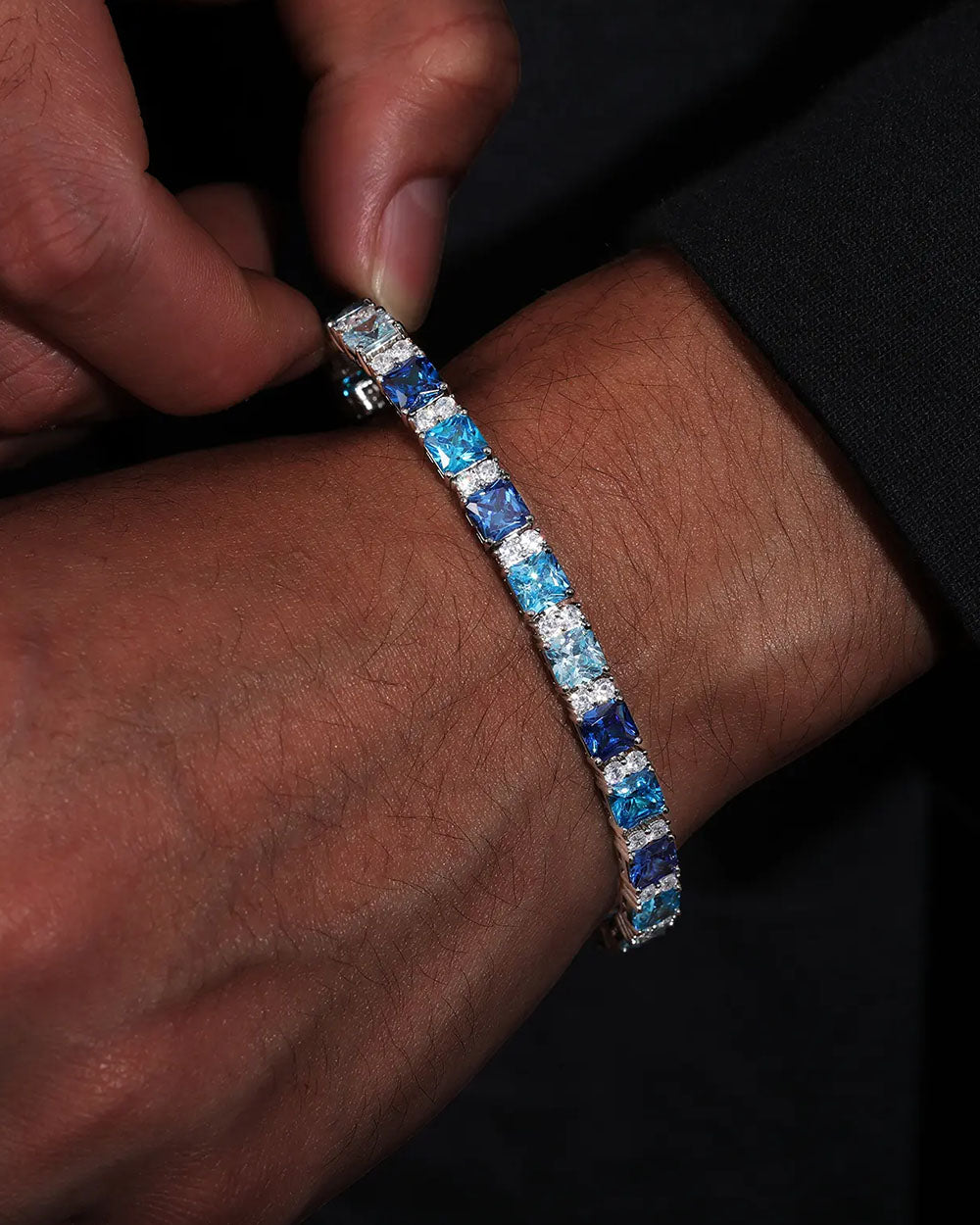 MOISSANITE OCEAN BLUE STONES BRACELET.