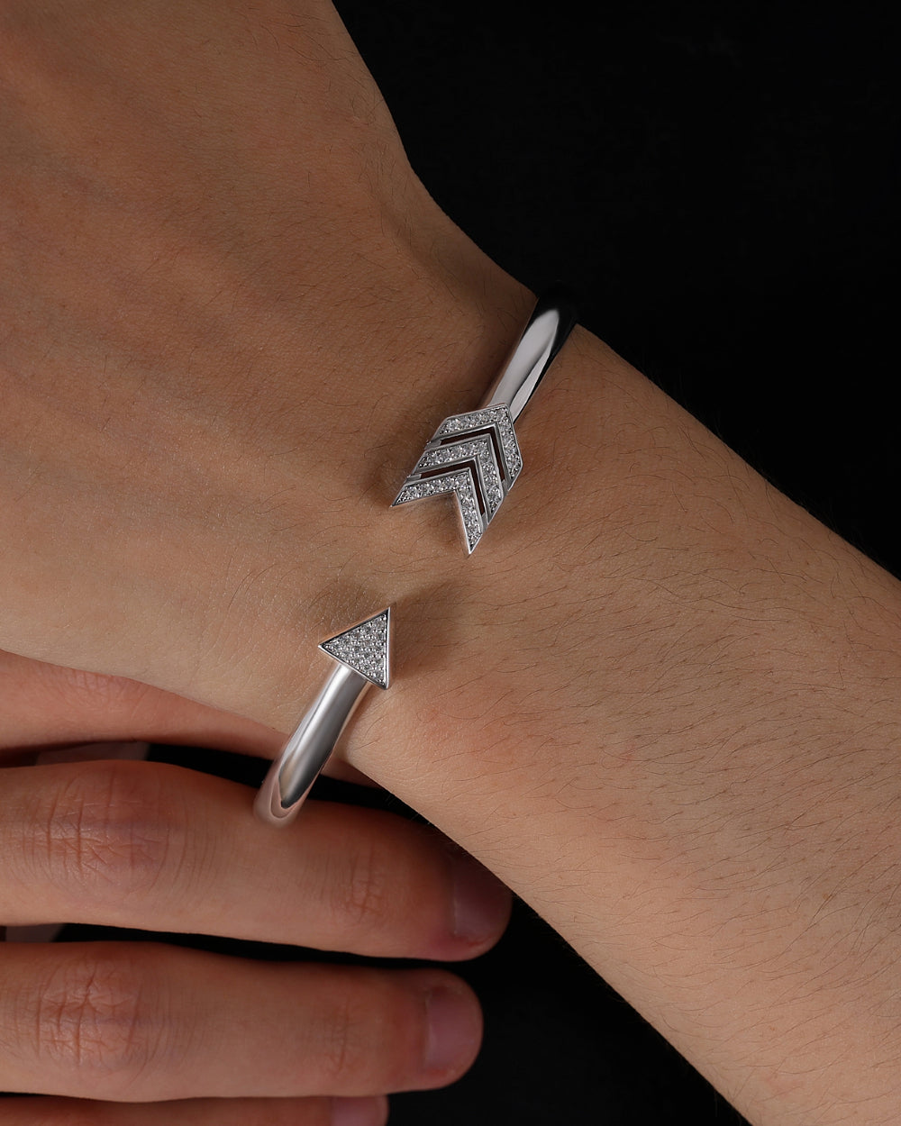 MOISSANITE ARROW BANGLE.
