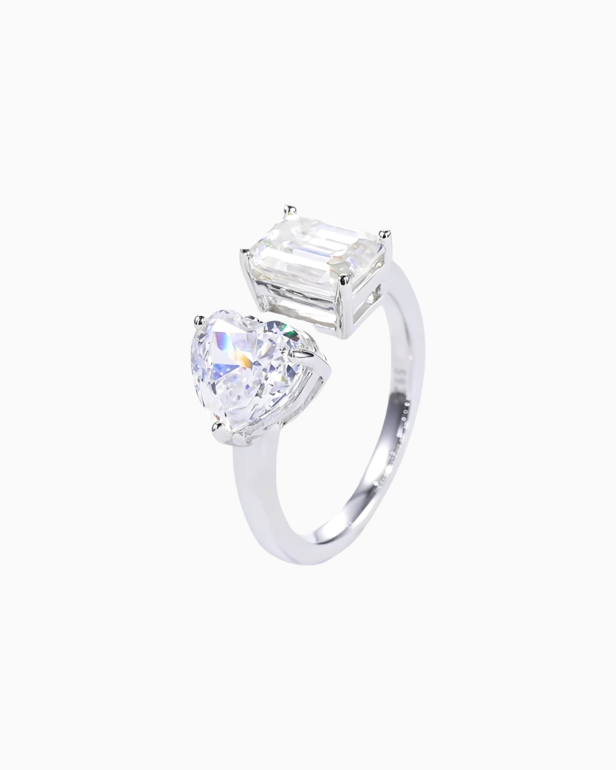 MOISSANITE SUMMER LOVE RING.